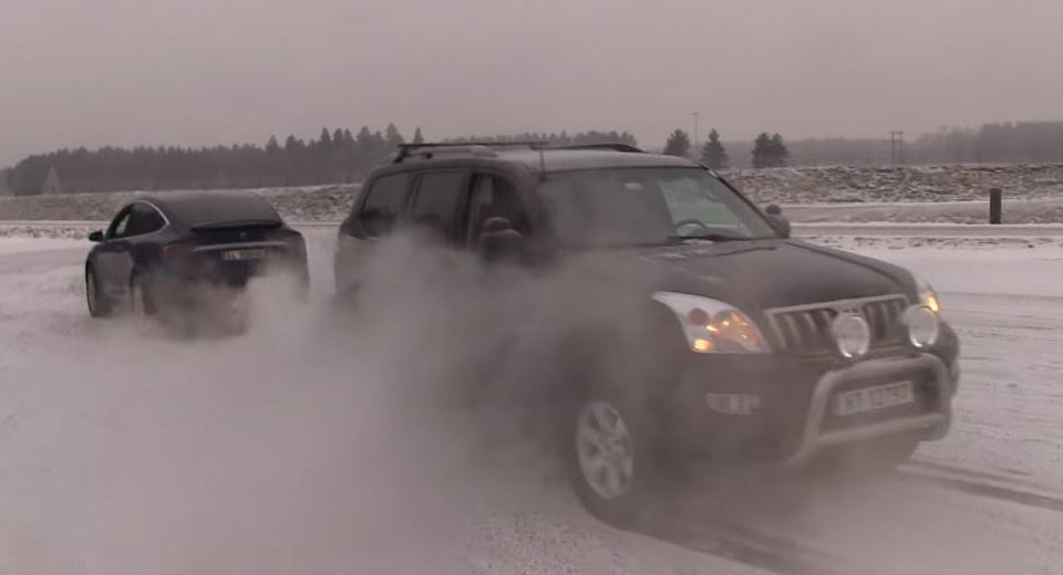 tesla modelx land cruiser tug war